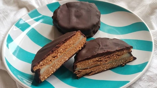 Lezzeti İnanılamayacak: Çikolata Kaplı Fit Bisküvi