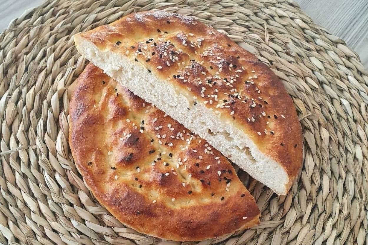 Taş Fırın Lezzetinde: Sütsüz Yumuşacık Ramazan Pidesi