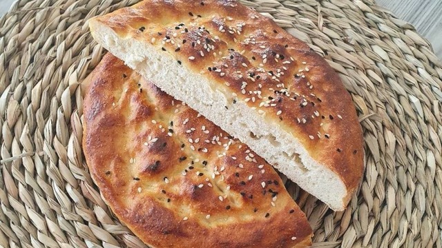 Taş Fırın Lezzetinde: Sütsüz Yumuşacık Ramazan Pidesi