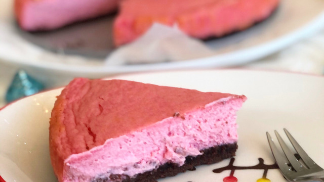 Rengiyle Kalpleri Çalacak: Bisküvili Pembe Cheesecake