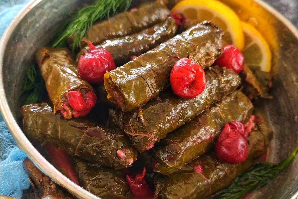 Osmanlı Mutfağından: Vişneli Yaprak Sarması