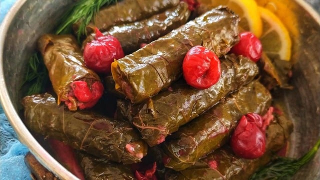 Osmanlı Mutfağından: Vişneli Yaprak Sarması