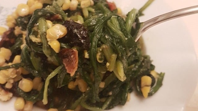 Ege'nin Enfes Mutfağından: Kuru Domatesli Radika Salatası