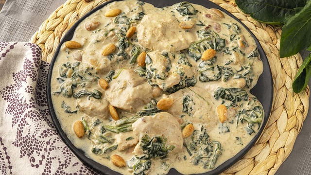 Sosuyla Mest Eder: Kremalı, Ispanaklı ve Bademli Tavuk