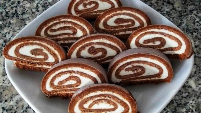 İkramlık Lezzet: Bayat Kekten Rulo Pasta