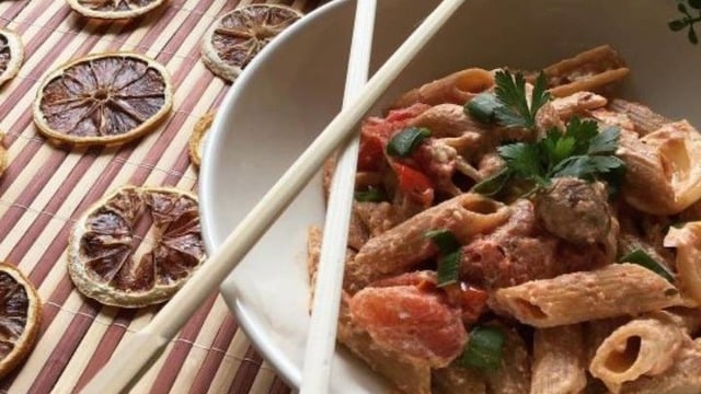 Tadına Doyulmaz: Domatesli Peynirli Makarna