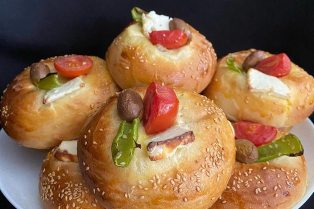Kahvaltılar Şenlenir: Pizza Poğaça