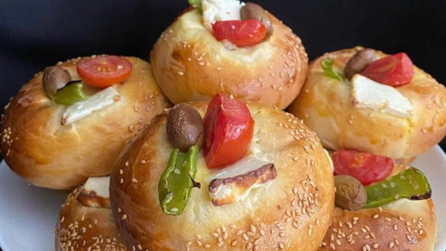 Kahvaltılar Şenlenir: Pizza Poğaça