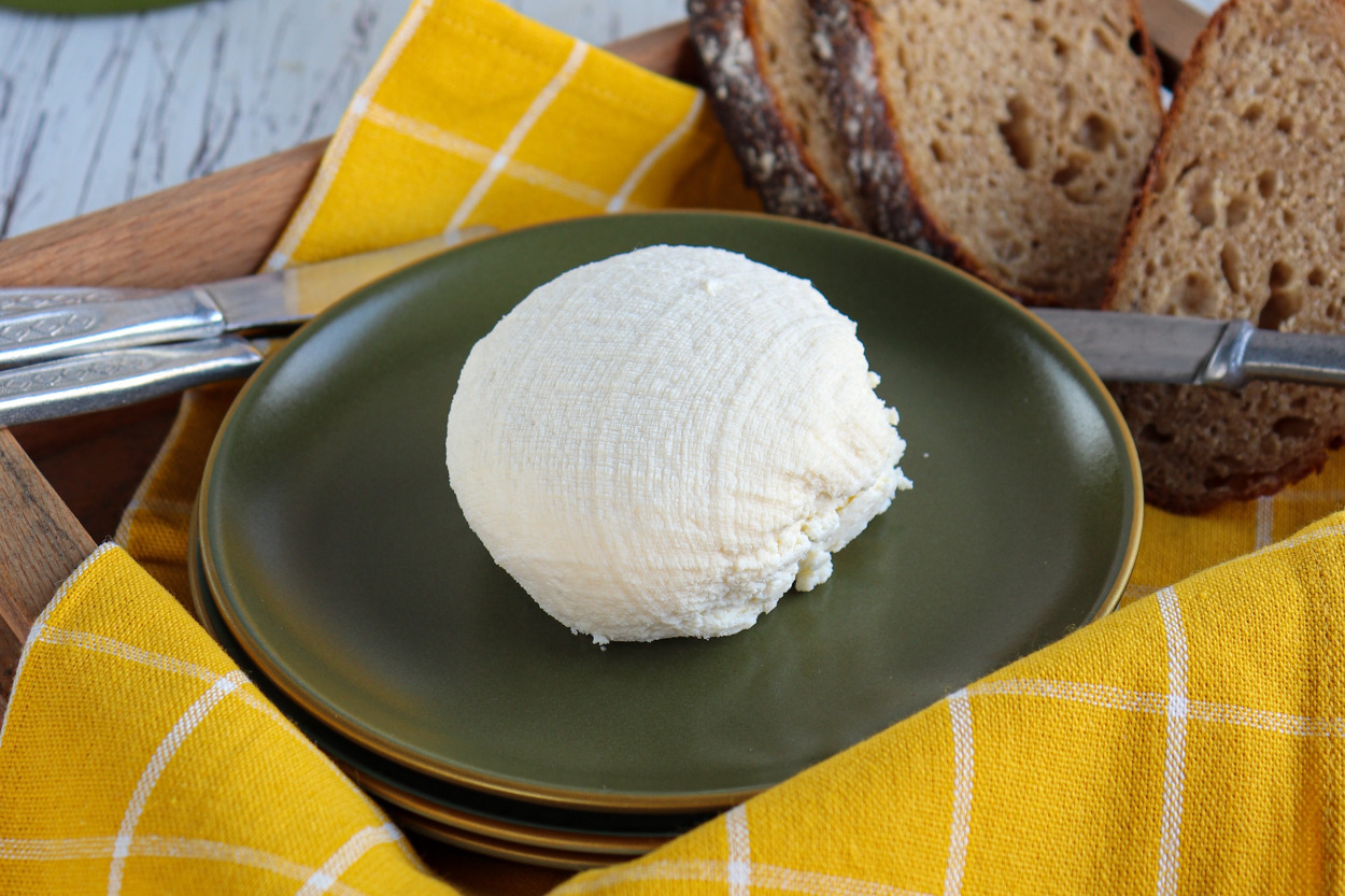 İki Yöntemle: Ev Yapımı Ricotta Peyniri