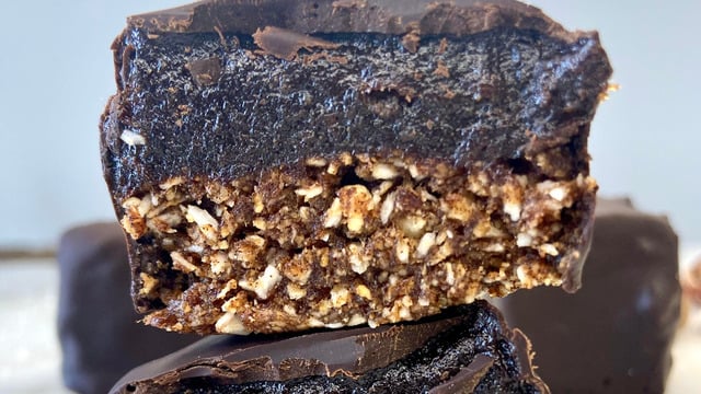 Nefis Dokulu: Glutensiz Hurmalı Bar