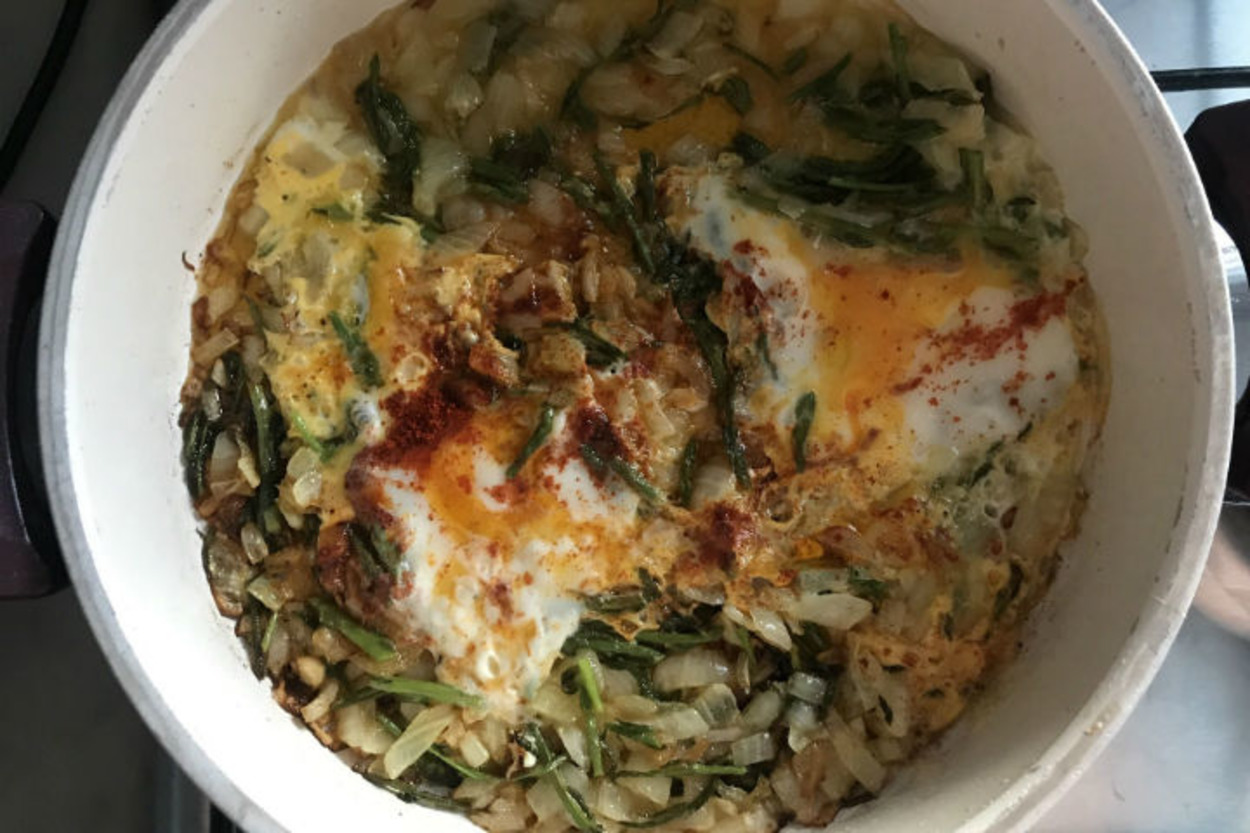 Kahvaltıya Lezzet Katan: Yumurtalı Ot Kavurması