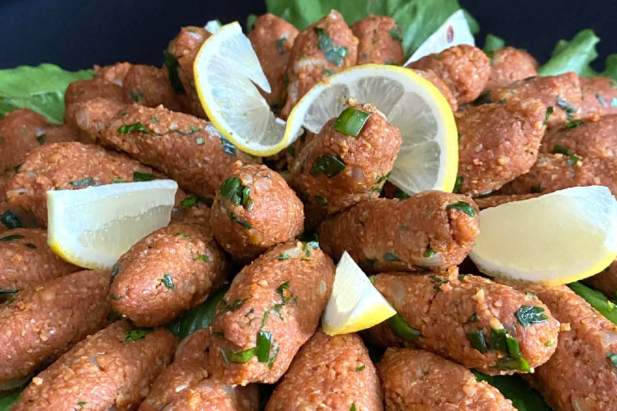 Çay Saatlerinin Vazgeçilmezi: Kolay Mercimek Köftesi