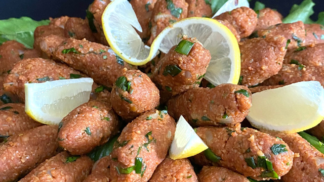 Çay Saatlerinin Vazgeçilmezi: Kolay Mercimek Köftesi