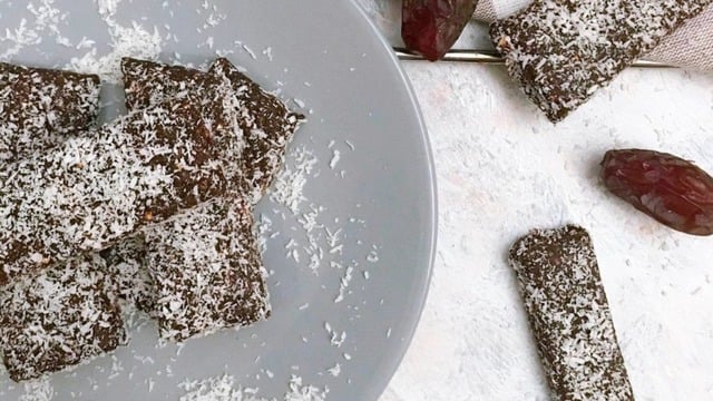 Enfes Atıştırmalık: Hurmalı Fit Bar