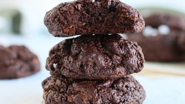 Enfes Kokusuyla: Dut Şekerli Brownie Kurabiye