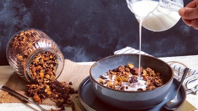 İster Süt İster Yoğurtla: Granola