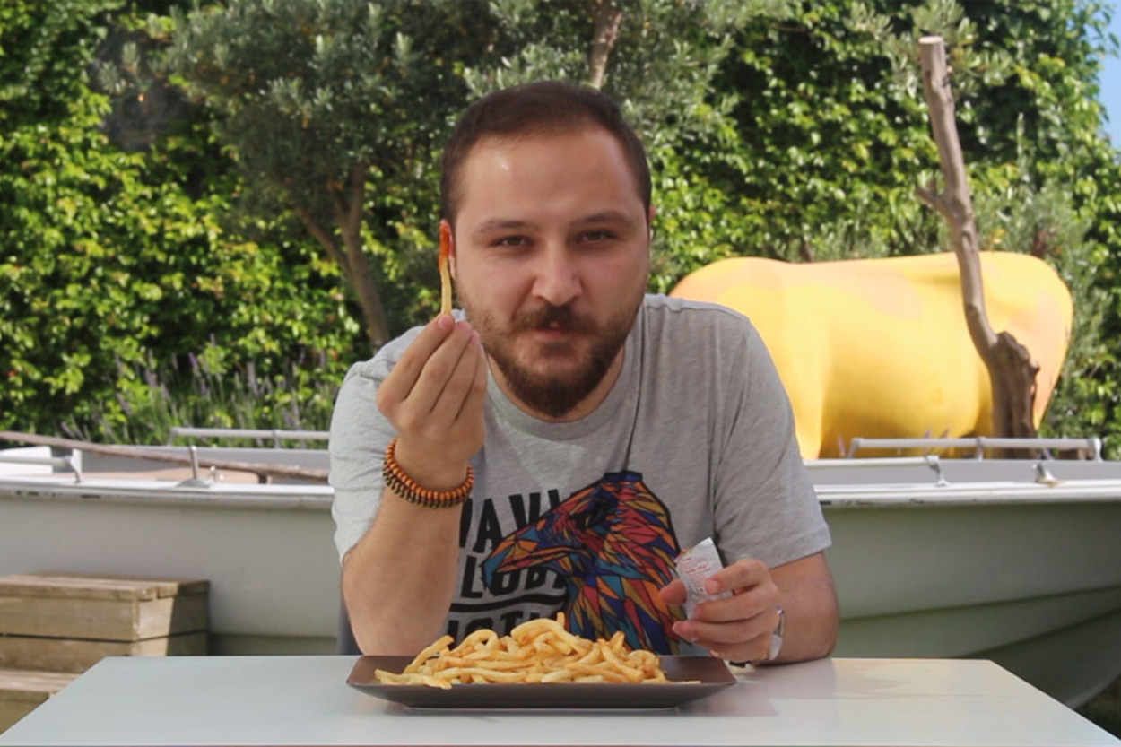 Patates Kızartması (ve Ketçap) Aslında Nasıl Yenir? [İZLE]