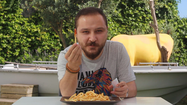 Patates Kızartması (ve Ketçap) Aslında Nasıl Yenir? [İZLE]