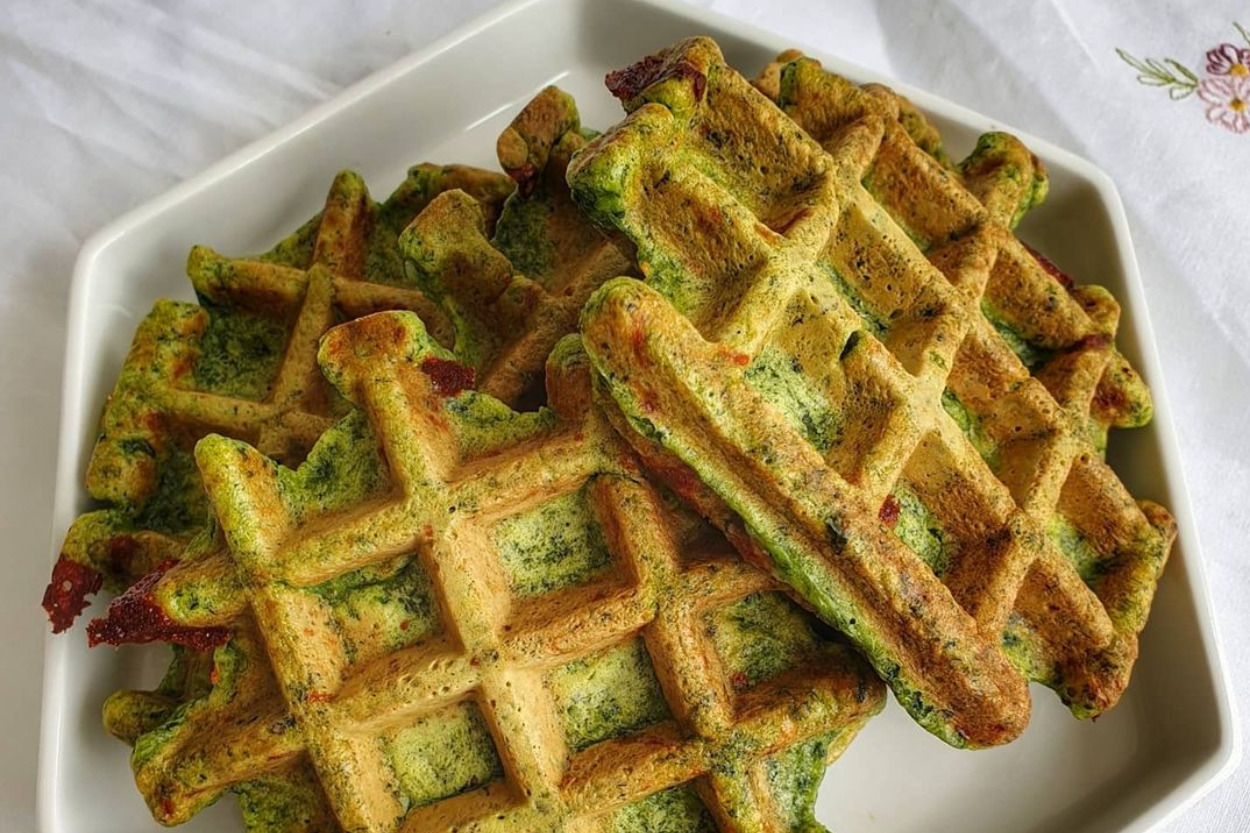 Alternatif Arayanlara: Ispanaklı Tuzlu Waffle