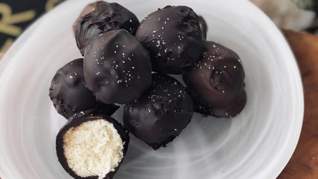 Kahve Yanına: Fit Hindistan Cevizi Topları