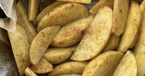 firinda-soslu-tavuk-ve-elma-dilim-patates-adim-3