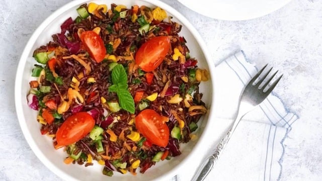 Gluten İçermez: Siyah Pirinç Salatası