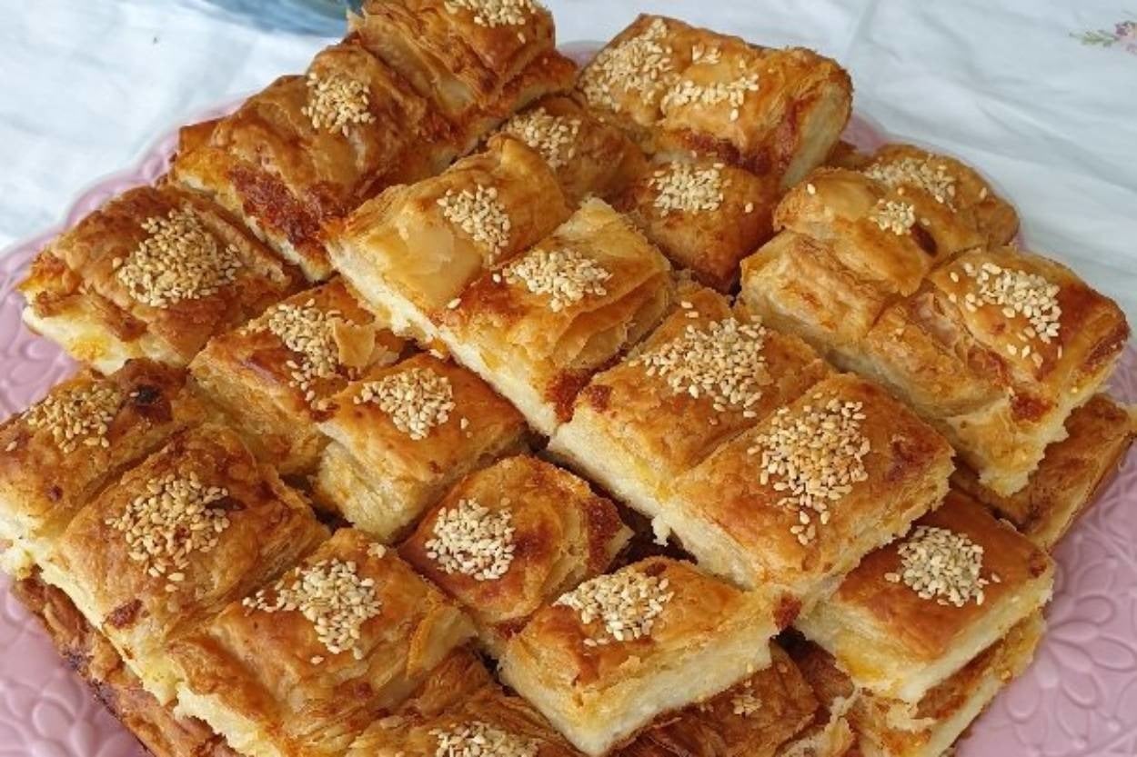 Üstü Çıtır Altı Yumuşak: Milföyden Çıtır Su Böreği