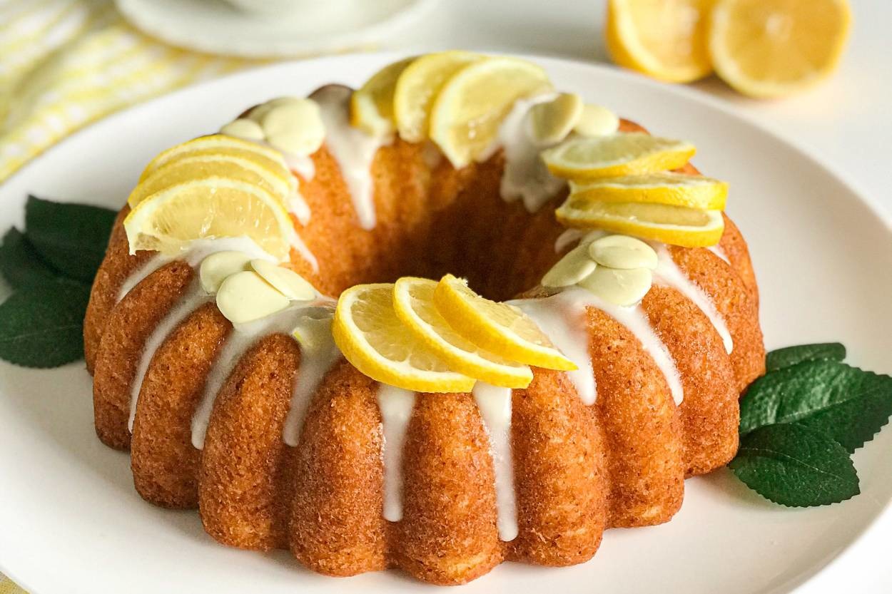 Mis Gibi Kokusuyla: Soslu Limonlu Kek