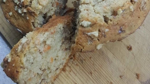 Nemli Dokusuyla: Havuçlu Cevizli Tarçınlı Kek