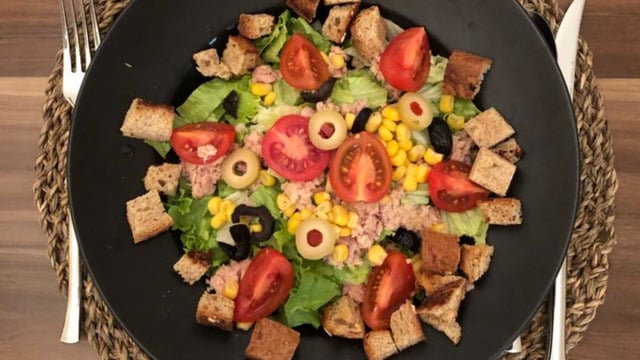 Yeşil Salata Taçlanır: Ton Balıklı Salata
