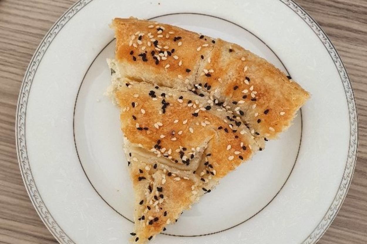 El Açması Tadında: Peynirli Tepsi Böreği