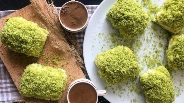 Yumuşacık Porsiyonlarıyla: Ispanaklı Pasta
