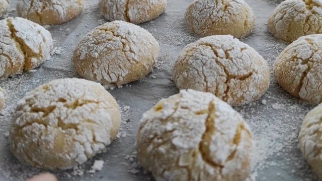 Çok Az Malzemeyle: Limonlu Çatlak Kurabiye