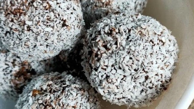 Çay ve Kahve Saatlerine: Şekersiz Hurma Topları