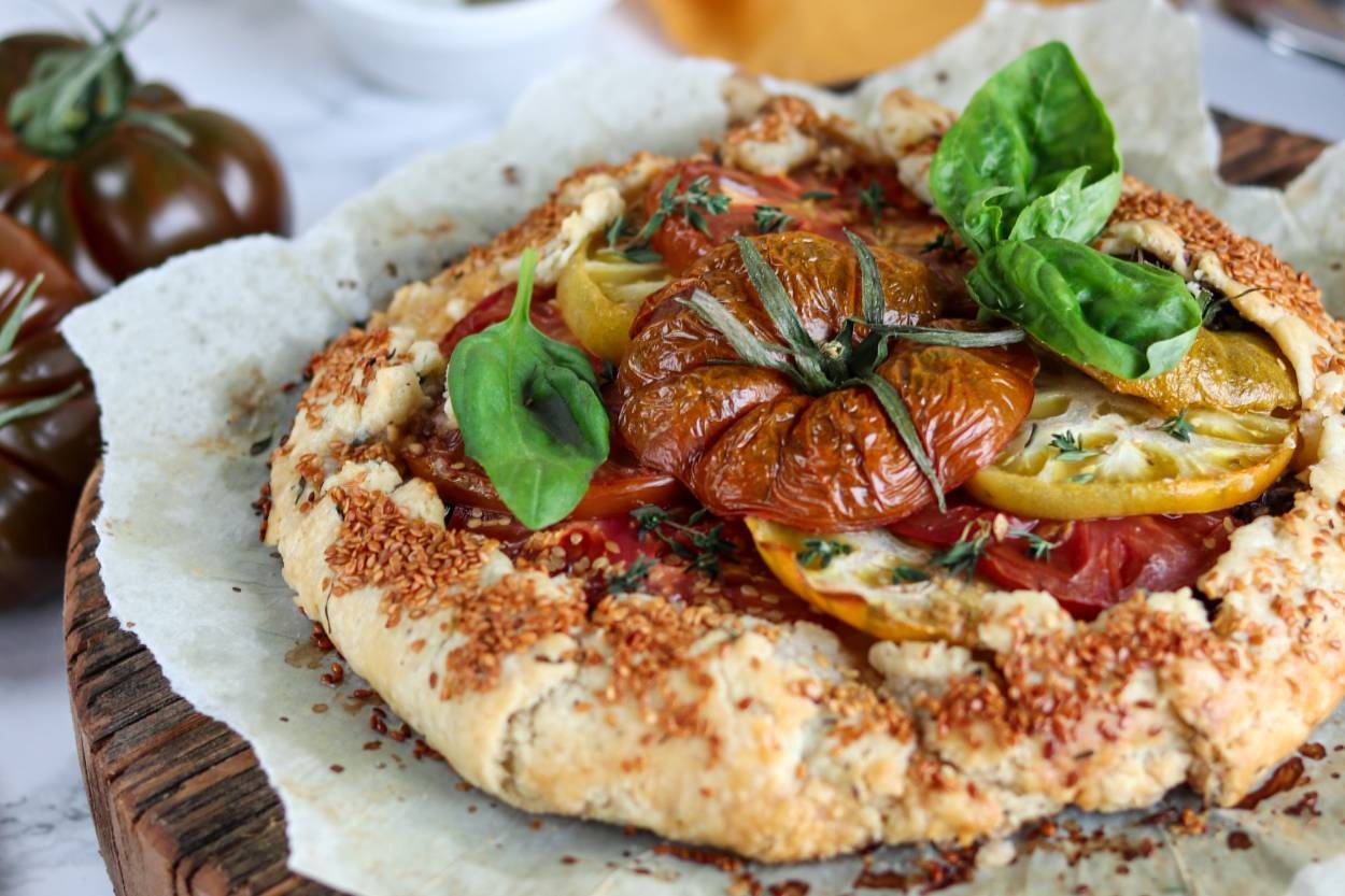 İştah Açan Görünümüyle: Domatesli Lor Peynirli Galette
