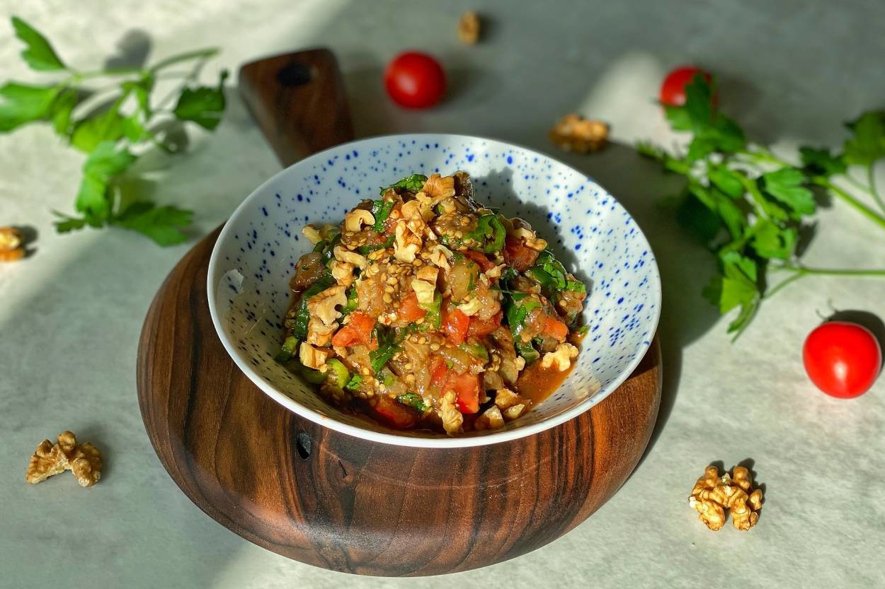 Herkes Tadına Bayılacak: Közlenmiş Patlıcan Salatası