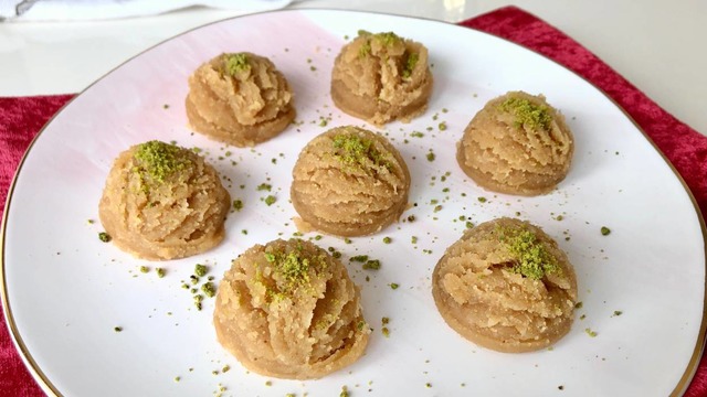 Enfes Aromasıyla: Tahinli İrmikli Un Helvası