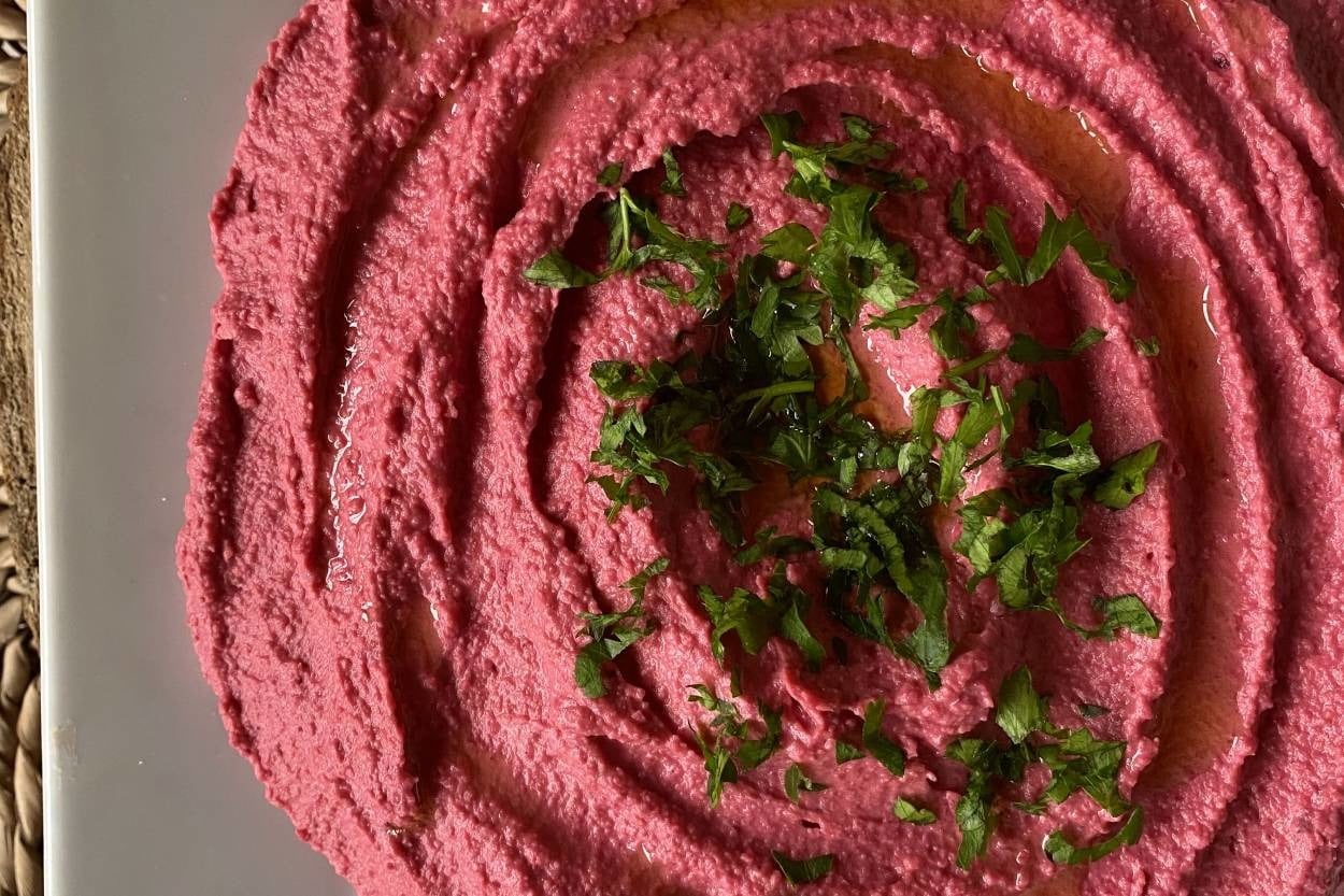 Rengi Şahane: Pancarlı Pratik Humus