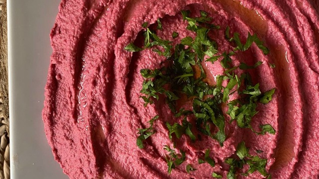 Rengi Şahane: Pancarlı Pratik Humus