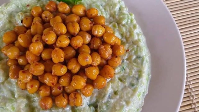Ana Yemeklere Yancı: Çıtır Nohutlu Kabak Beğendi