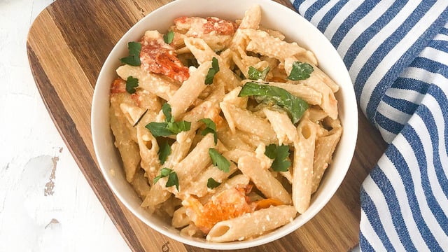 Kolayca Hazırlanır: Feta Peynirli Makarna