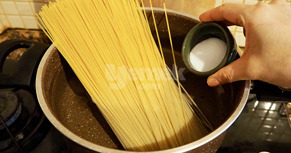 havuc-soslu-spagetti