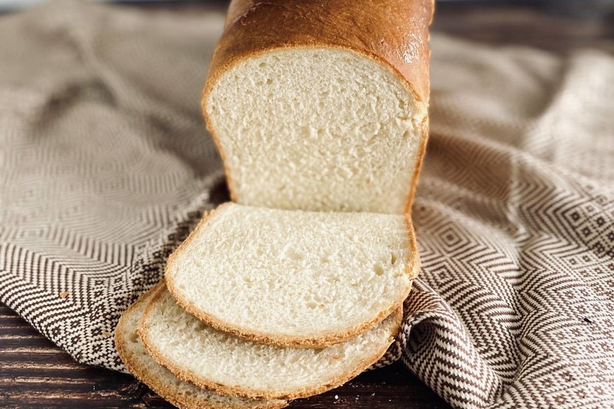 Yumuşacık Dokusuyla: Ev Yapımı Tost Ekmeği