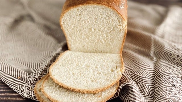 Yumuşacık Dokusuyla: Ev Yapımı Tost Ekmeği
