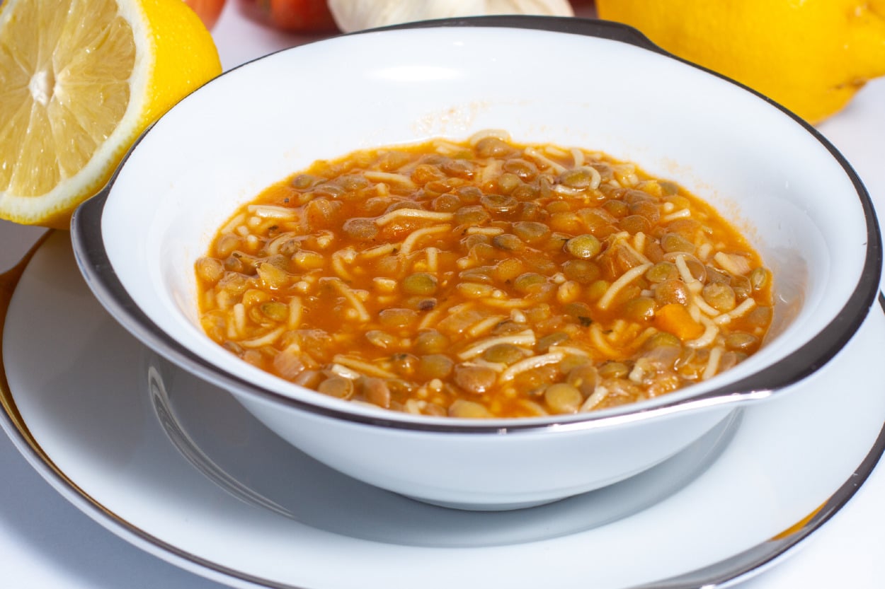 Besleyici Başlangıç: Şehriyeli Yeşil Mercimek Çorbası