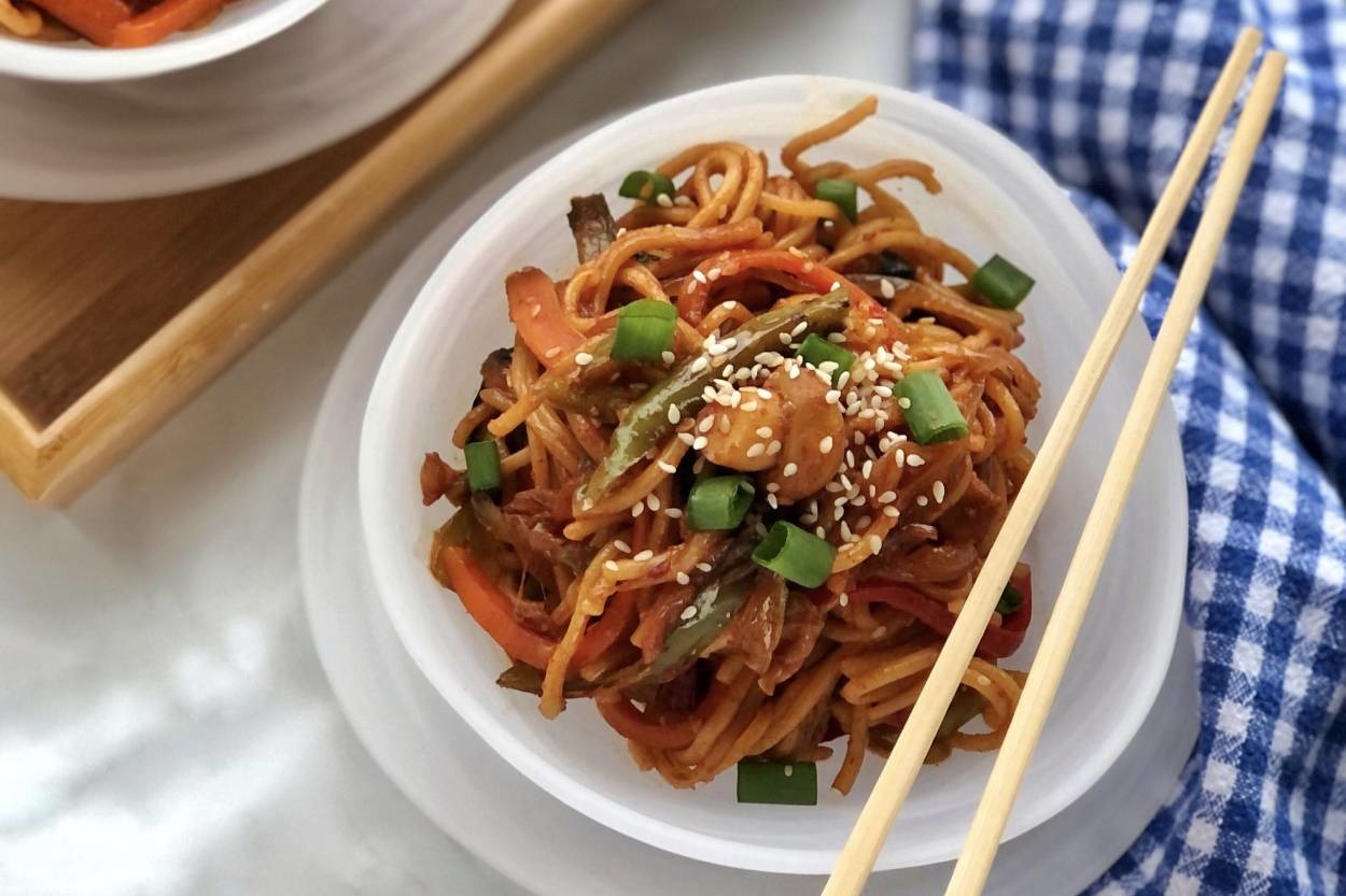 Uzan Doğu Mutfağından: Sebzeli Noodle