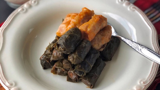 Lezzetine Doyum Olmayacak: Kara ve Beyaz Lahana Sarması