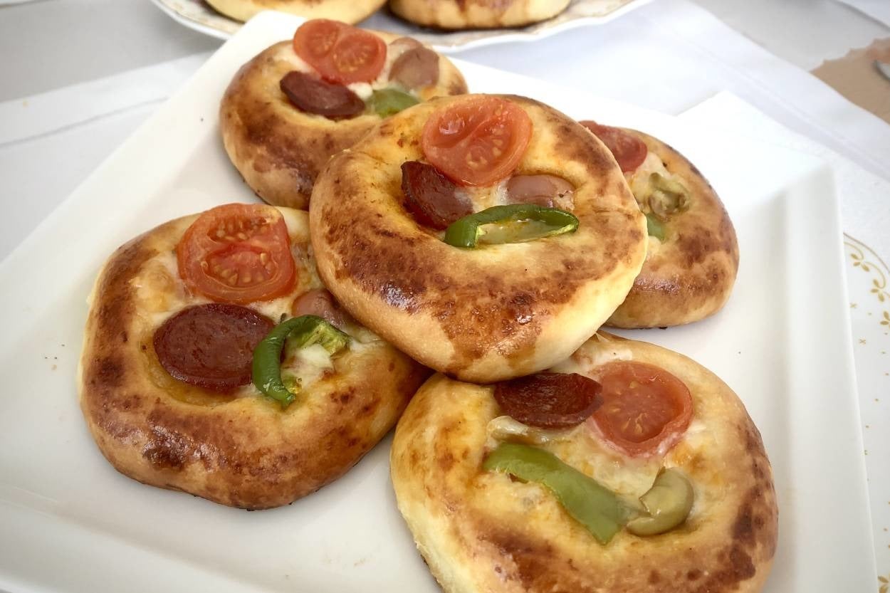 Yumuşak ve Pratik: Mini Pizza Poğaça