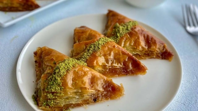 Sunumu da Hoş: Baklavalık Yufkadan Tatlı
