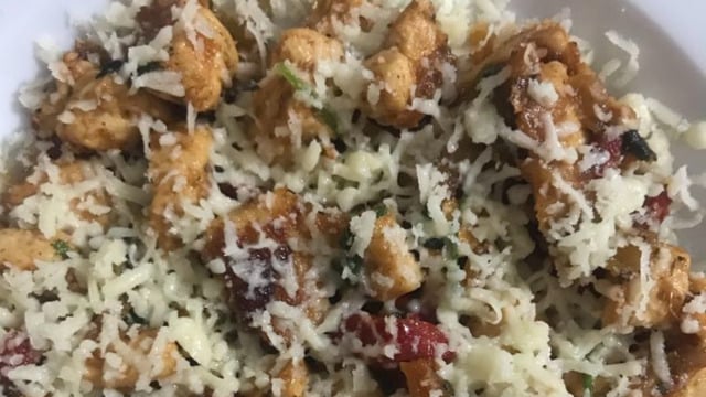 Lezzet Dolu: Maydanozlu Tulum Peynirli Tavuk Sote